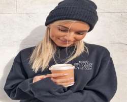 She is very much fond of drinks she enjoys drinking shakes, soft drinks and coffee and much more.